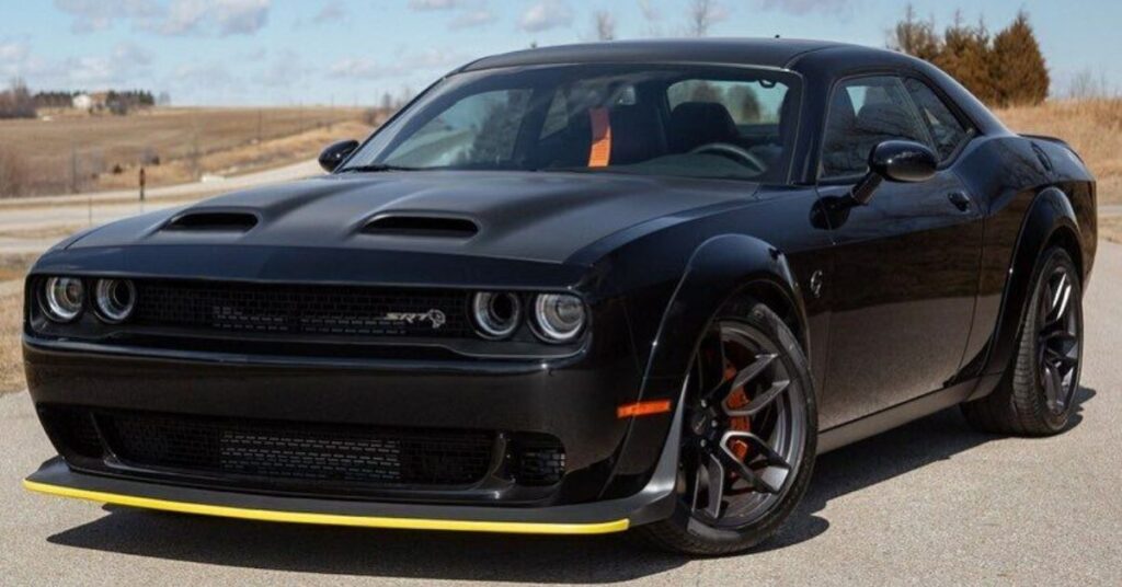 why-the-dodge-challenger-hellcat-is-a-dream-for-muscle-car-enthusiasts (1)