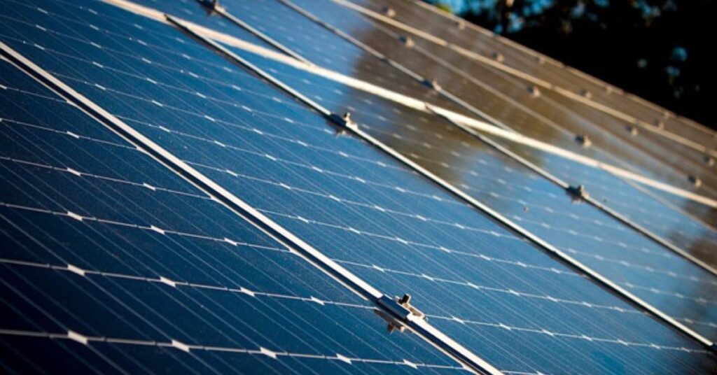 solar-energy-how-it-saves-money-and-powers-a-greener-future (1)